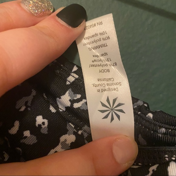 Athleta Spotted Black Cropped Leggings - Picture 5 of 7